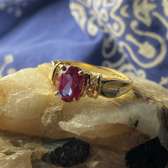 14k Yellow Gold Diamond and Alexandrite Ring - Picture 3 of 16